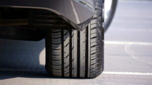 Leia mais sobre o artigo 4 Sinais de que é preciso fazer o alinhamento das rodas do veículo