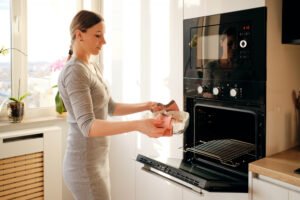 Usar forno ou micro-ondas: equipamento para cada situação 9 Leia mais sobre o artigo Usar forno ou micro-ondas: equipamento para cada situação